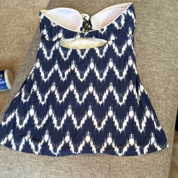 Jones New York Navy and Cream Patterned Top - Picture 6 of 10